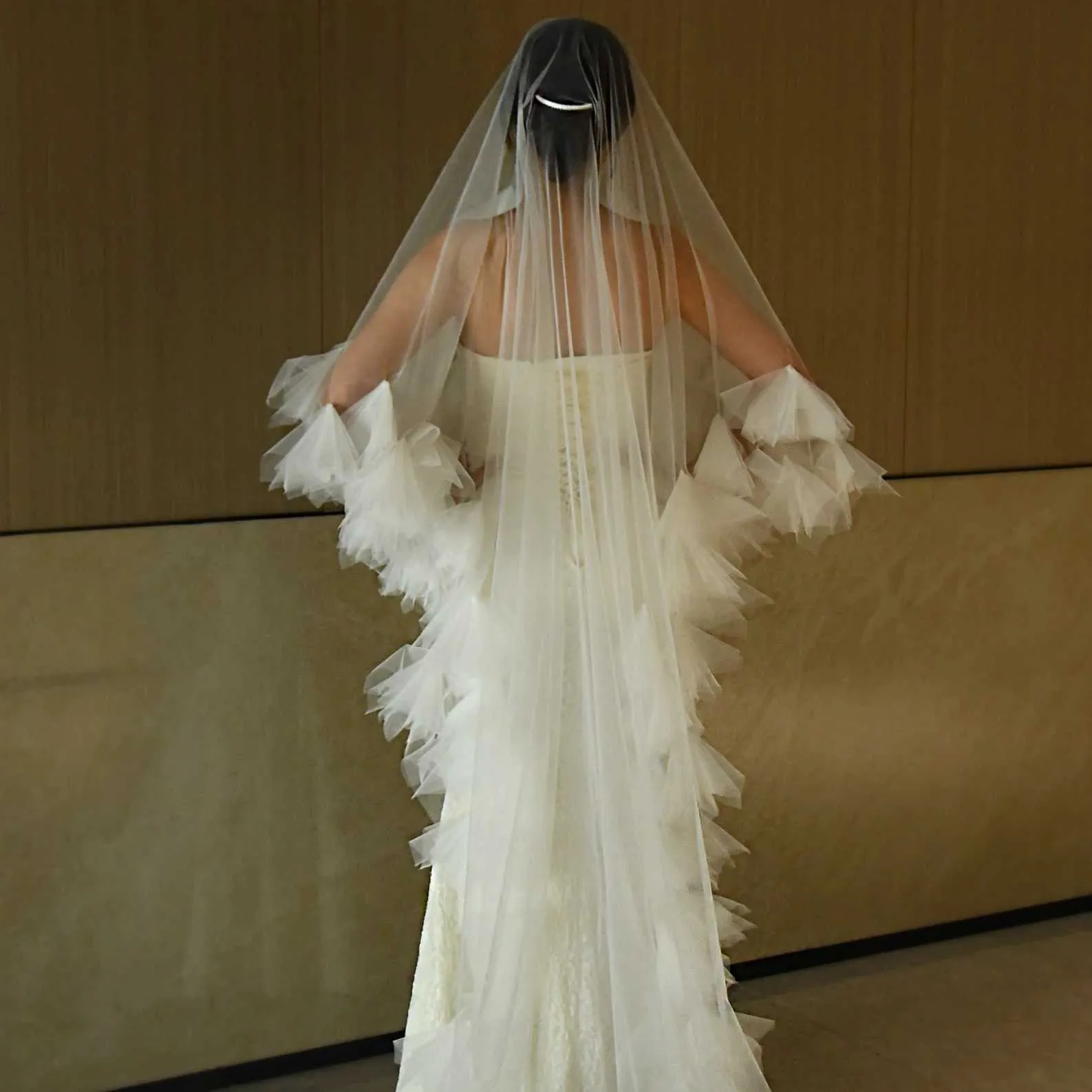 Hair Jewelry V208 Long Bridal Veils 2 Tier Wedding Drop Style 3D Flower Trimmed Blusher Veil Cathedral Length Soft Tulle_voghion.com