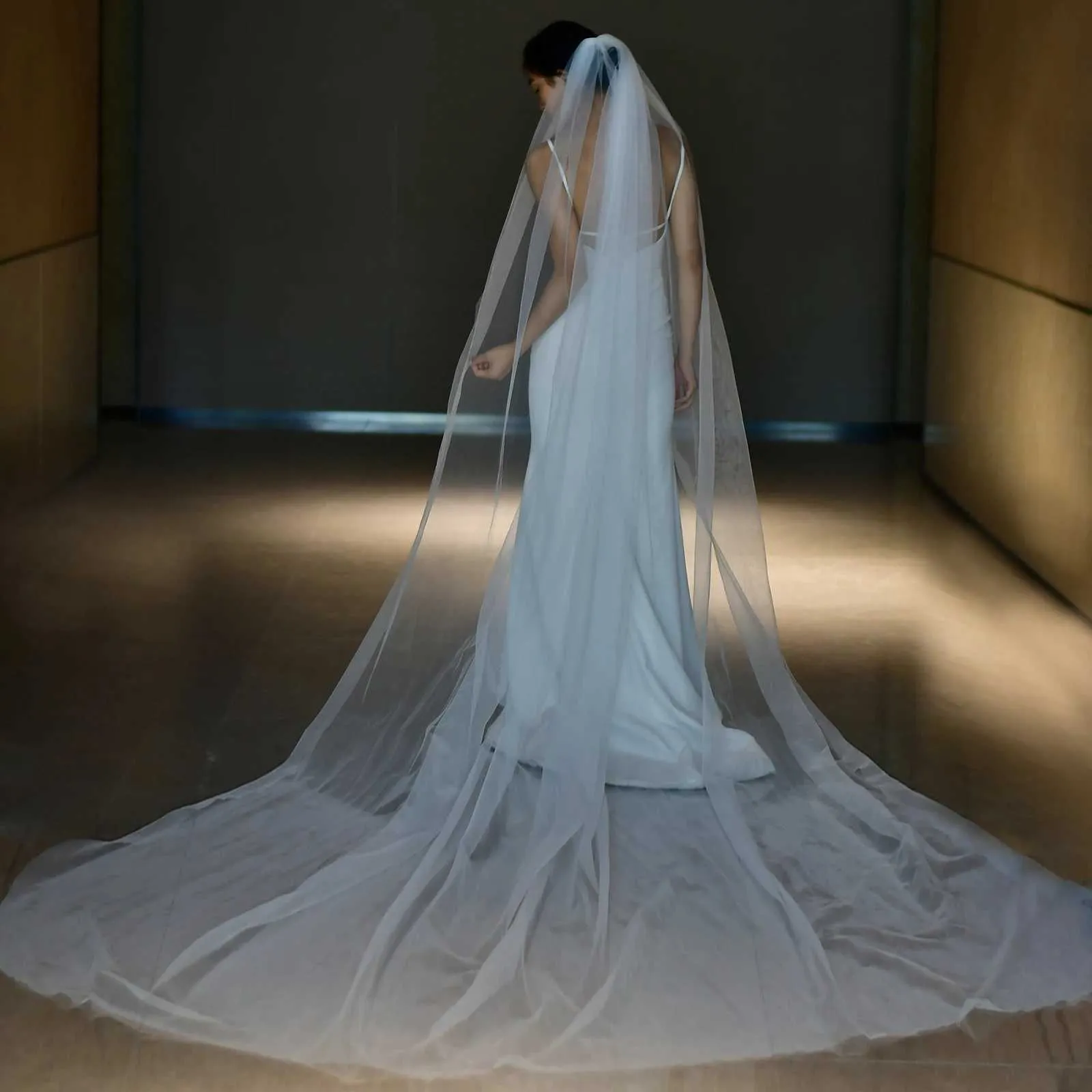 Gioielli per capelli M92 Velo lungo con pettine Velo da sposa semplice a cattedrale, 1 strato, bordo tagliato, tulle morbido trasparente, 120 pollici di larghezza_voghion.com