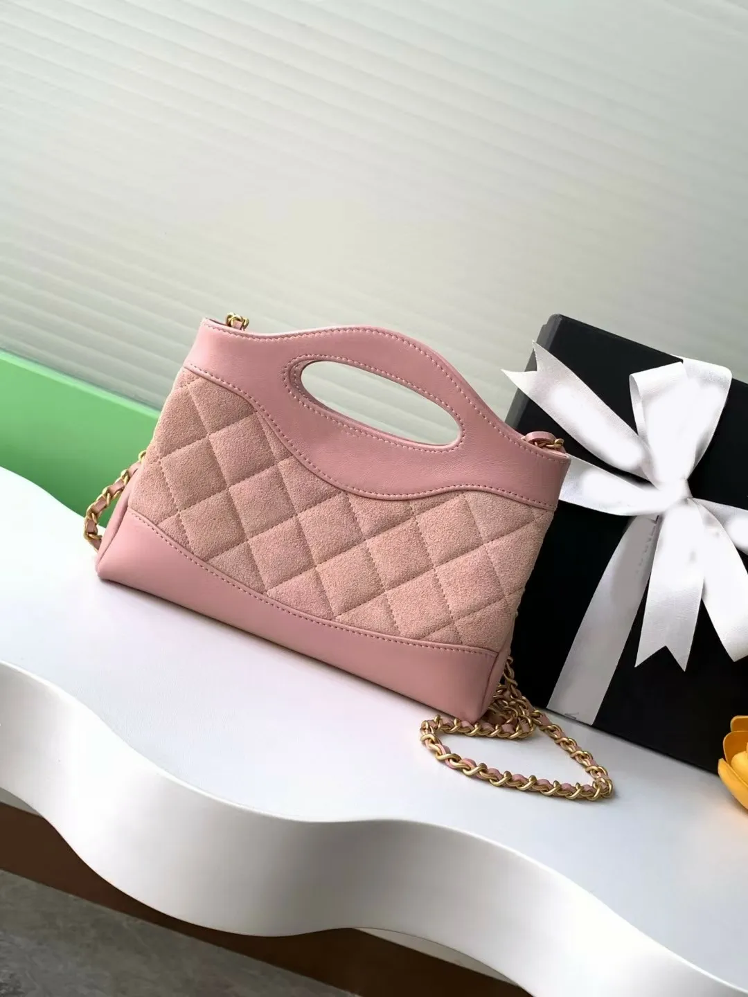 Designer Shoulder Handbags: Classic Oval Handle Clutch With Dia Pattern Lambskin Leather, Gold-Tone Hardware, Chain_voghion.com