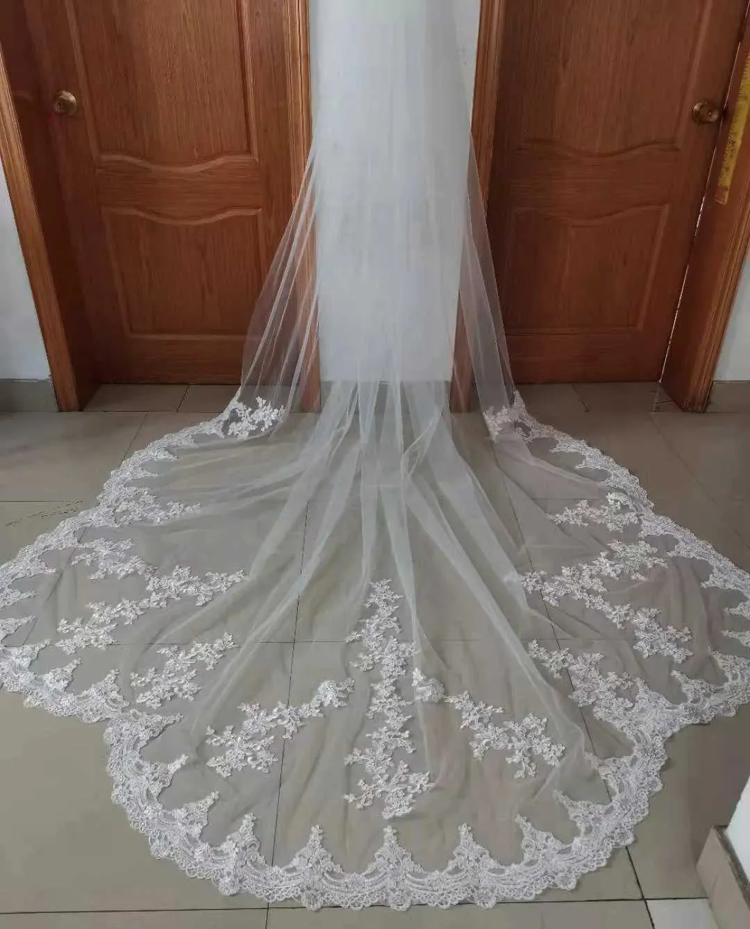 Hair Jewelry New Hot White/Ivory Beautiful Cathedral Length Lace Edge Wedding With Comb Long Bridal Veil Mariage Plus_voghion.com