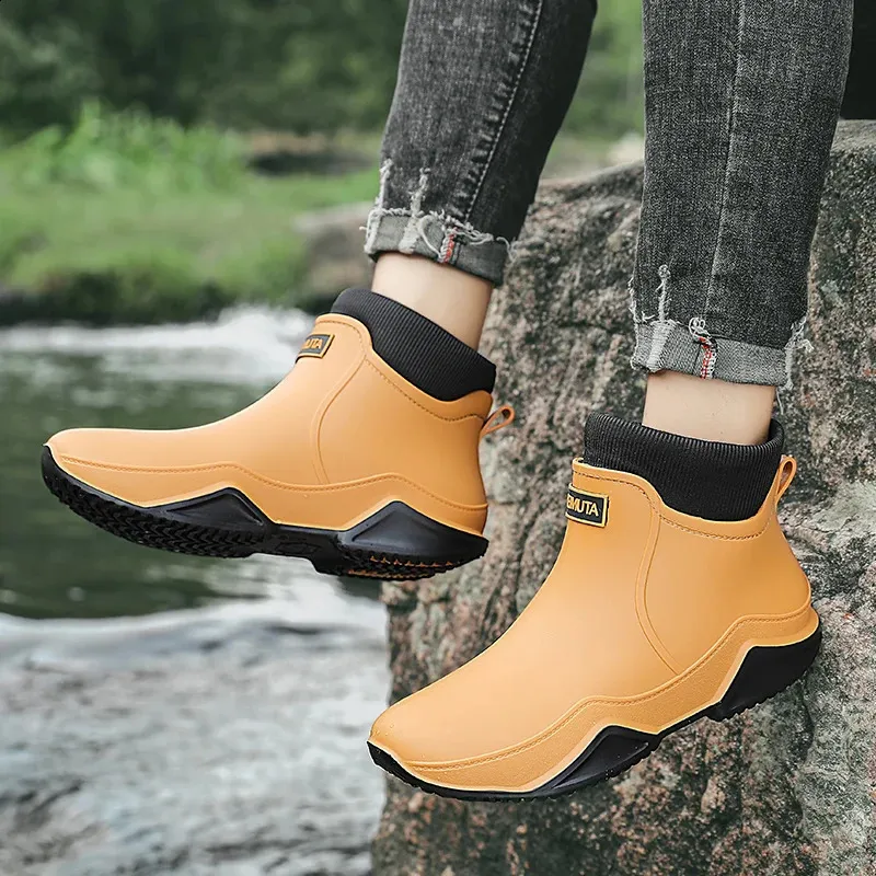 Scarpe da pioggia basse impermeabili antiolio invernali da uomo e da donna, foderate in peluche, in PU, antiscivolo, taglia EU 36-44 250122_voghion.com