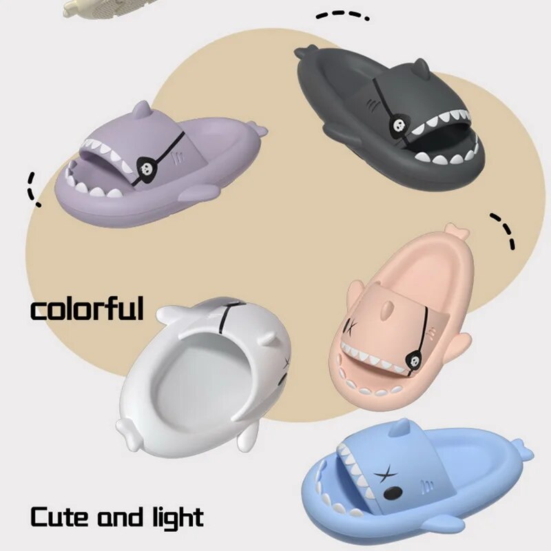 Comwarm Pirate Shark Frauen 2023 Sommer Cartoon Plattform Hausschuhe Männer Outdoor Paar Strand Schuhe Haus Frauen Flip Flop_voghion.com
