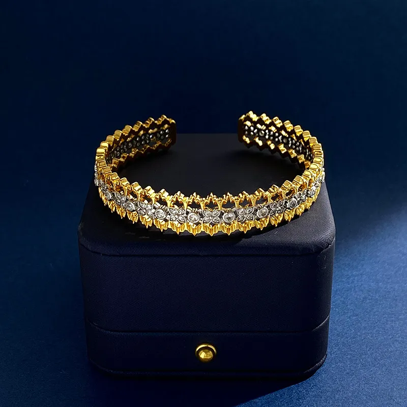 Italy Hollow Clover Designer Bangle Bracelet For Women Sier Bling Lace Sparkling Dia Gold Plated Retro Vintage C_voghion.com