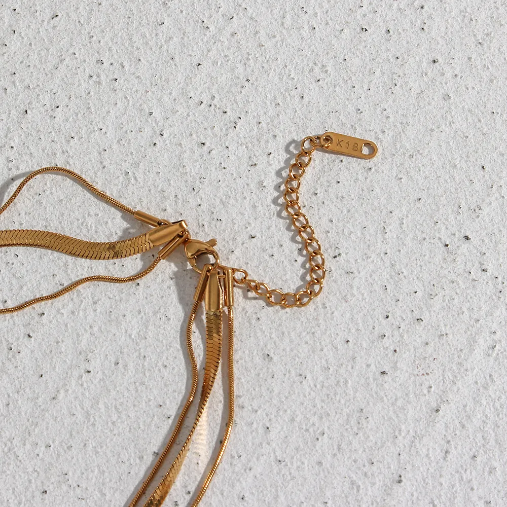 Collane con ciondolo Kalung Rantai Emas Wanita Seksi Lapisan Ular Tipis Herryingbone Berlapis Ba Tahan Karat Gratis Noda_voghion.com