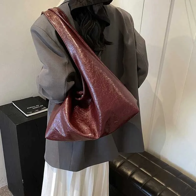 Sac à bandoulière d'hiver pour femme en cuir PU de grande taille LEFTSIDE Design 2024 Nouvelle tendance Y2K Sacs à main et portefeuilles_voghion.com