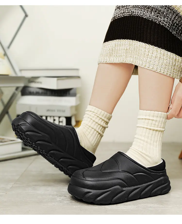 Dikke katoenen pantoffels voor koppels zijn modieus en warm, en mannen en vrouwen hebben het gevoel dat ze op stront stappen._voghion.com