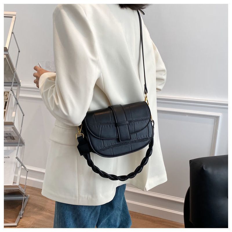 Crossbody Wom, Unterarm Sattel Temperament und Freizeittasche, 2023 neue trdy koreanische Version, strukturierte kleine_voghion.com