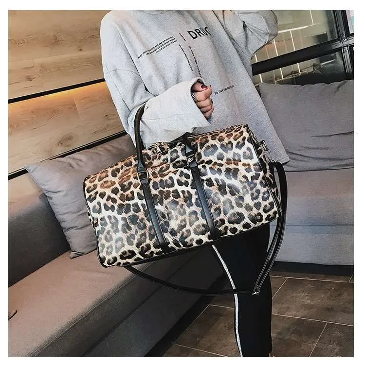 Europe American Fashion Leopard Print Handbag Large Capacity Gym Bags Travel Shopping Tote Bag Street Dressing_voghion.com