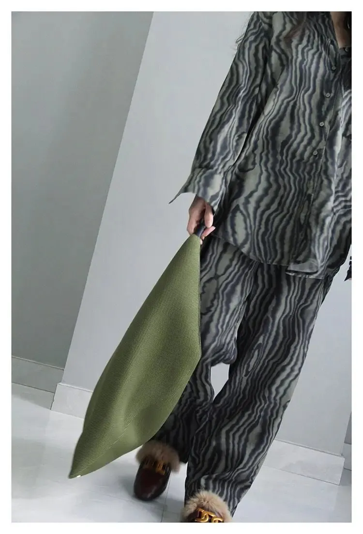 Stylish Women's Shoulder Bag And Large Capacity Shopping Bag_voghion.com