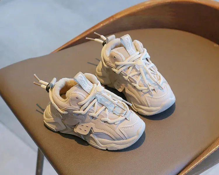 2024 Moda Peluche Corto e Grasso Impermeabile Ragazzi Comode Ragazze Corsa Antiscivolo Bambini Scarpe Sportive 240912_voghion.com