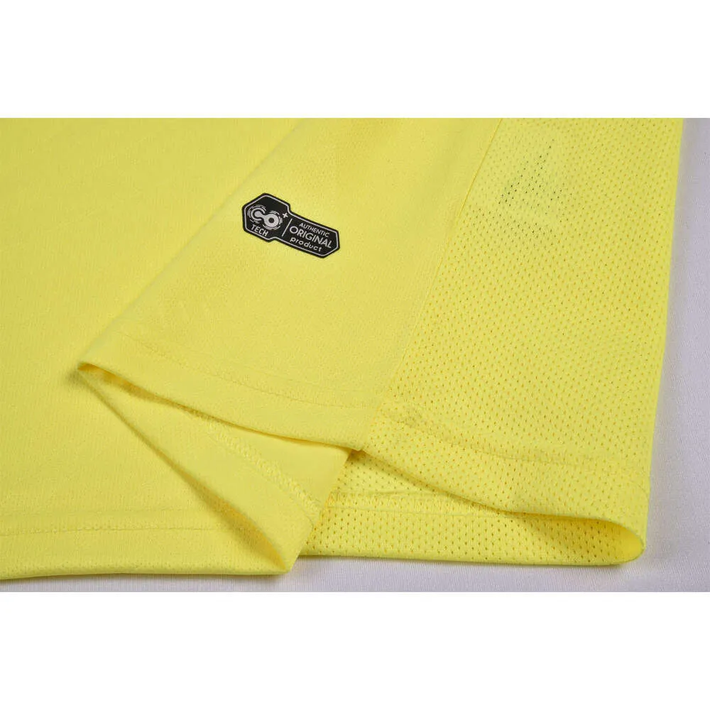 2025 Professionele Heren Scheidsrechter Uniformen Voetbal Voetbalshirts Shirts Zakken Rechter Korte Mouw Teamshirt Sportkleding_voghion.com