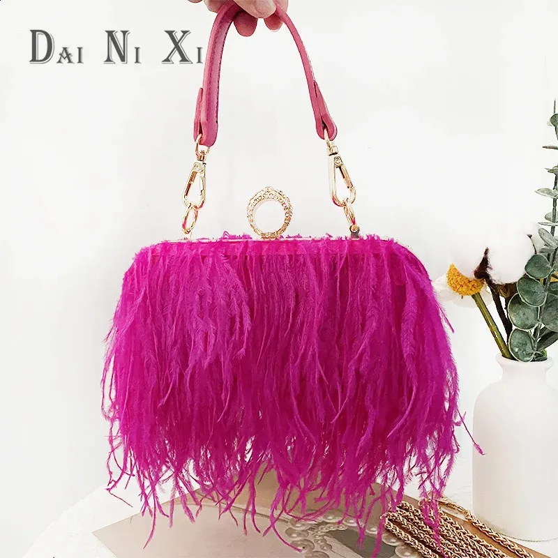Portafoglio in pelliccia di struzzo alla moda, con piume, pochette da donna, con anelli a nocca, per cena, festa, matrimonio, chic 240919_voghion.com