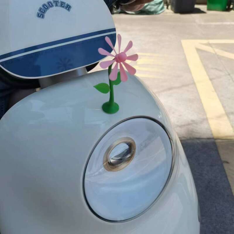 【 2715 Personen Bewertungen 】 Windgeblasene Cabrio-Dekoration, kleiner Windroller, Motorrad, Elektroroller-Aufkleber, Auto_voghion.com