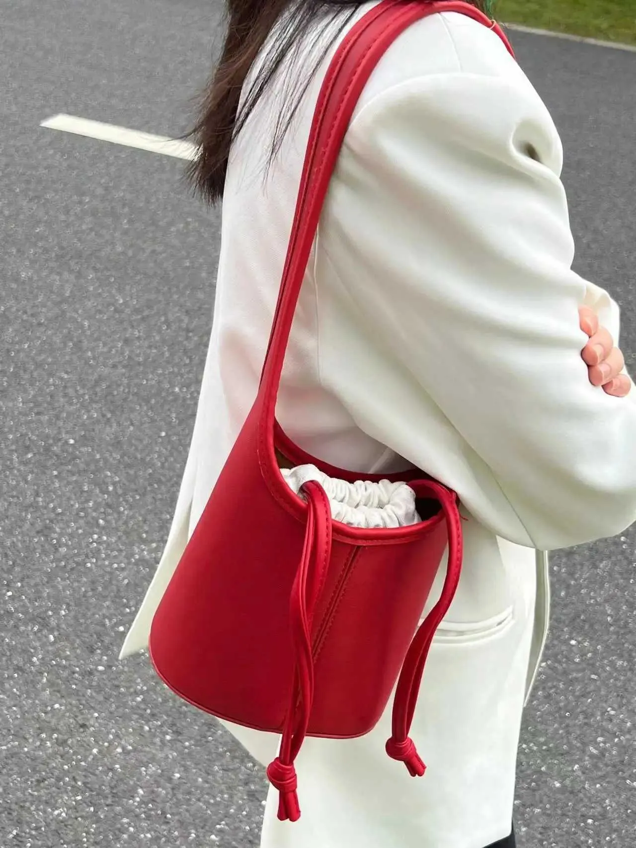 Koreanischer minimalistischer Kordelzug-Design-Wassereimer, rot, künstlerisch, lässig, handgehaltene Umhängetasche, Gemüsekorb, Mutter und Kind_voghion.com