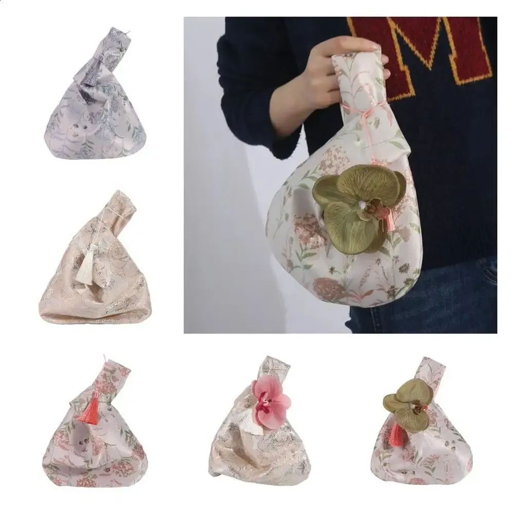 wer Anhänger Mittagessen Kosmetik Handtasche im chinesischen Stil Quaste Knoten Handgelenktasche Kleinteiltasche Cheongsam Zubehör 241120_voghion.com