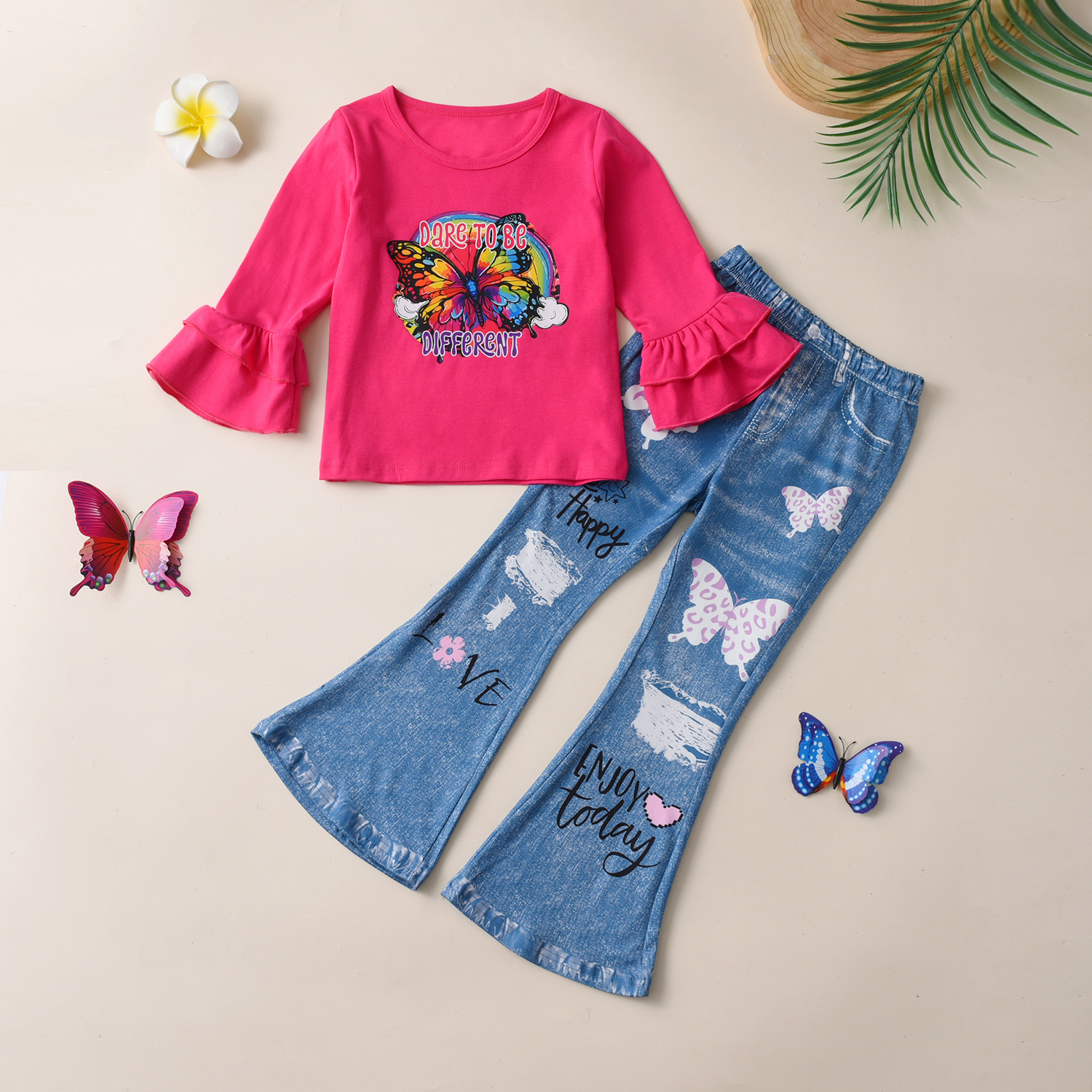 Felpa con cappuccio a farfalla a maniche lunghe in pizzo Mother&Kids + completo in due pezzi con pantaloni a zampa d'elefante in finto denim_voghion.com
