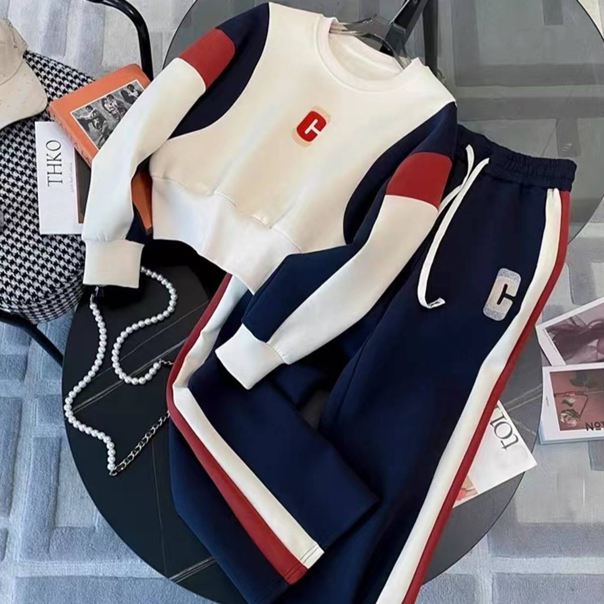 Vêtements pour femmes en peluche et design épais sens de la mode costume de sport décontracté femmes automne et hiver nouveau style de rue jambe large deux pièces costume tendance