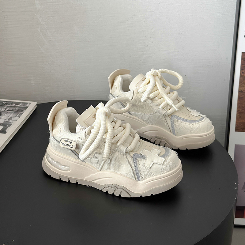 Small and niche cross stitching design, dad shoes, women's Instagram style, contrasting colors, trendy increase, thick_voghion.com