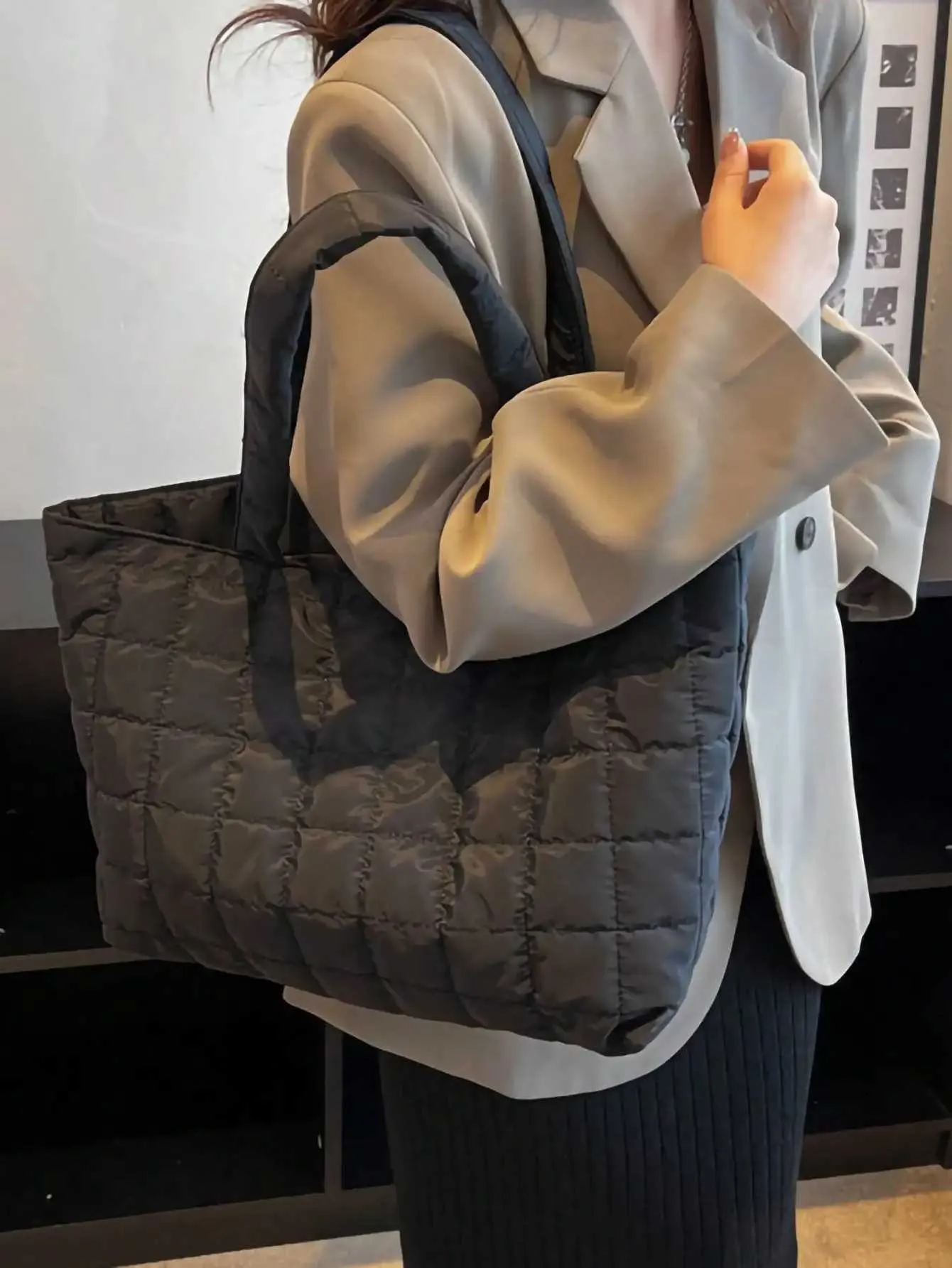 1 piece of minimalist bedding fluffy handbag large capacity cross body fashionable padded shoe bag Y241026_voghion.com