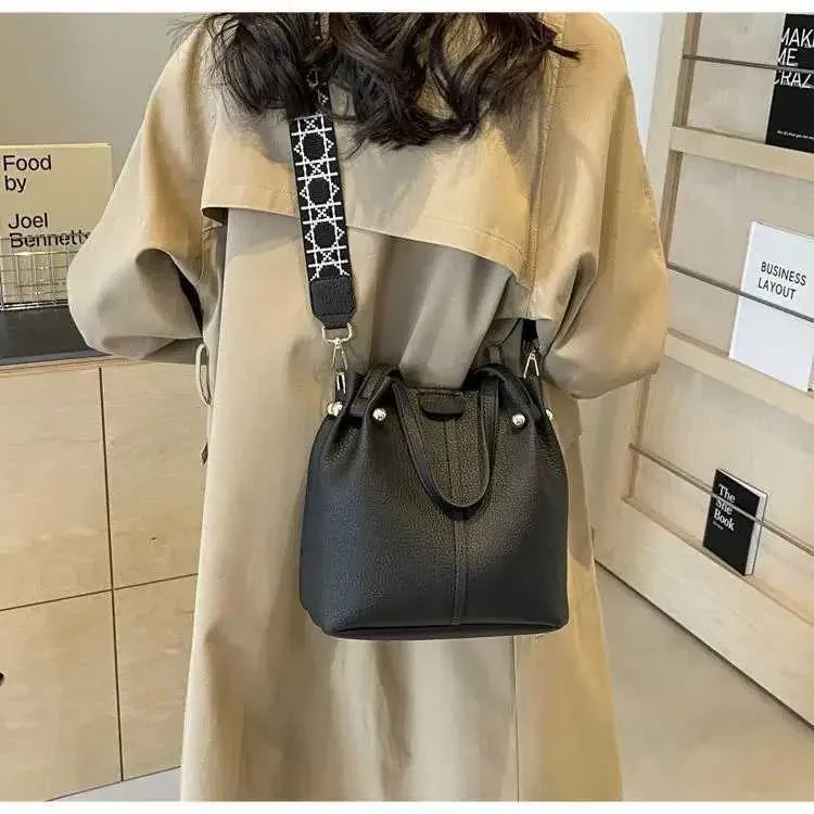 Bag Korean Versatile Bucket Spring And Summer Broadband Shoulder Messenger Bag Womens Handba241128_voghion.com