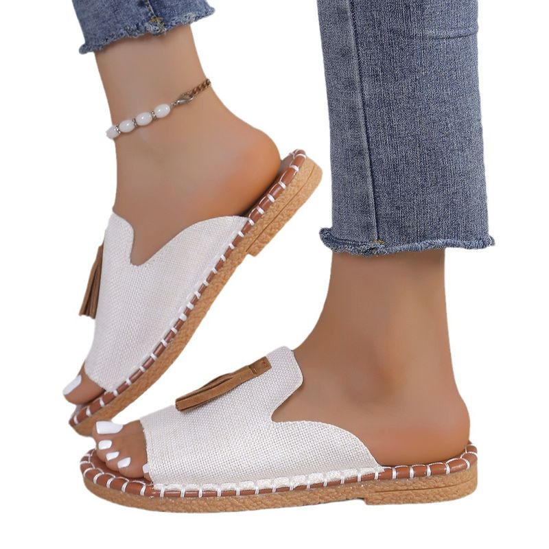 Pantofole da donna con punta aperta e nappe piatte alla moda_voghion.com