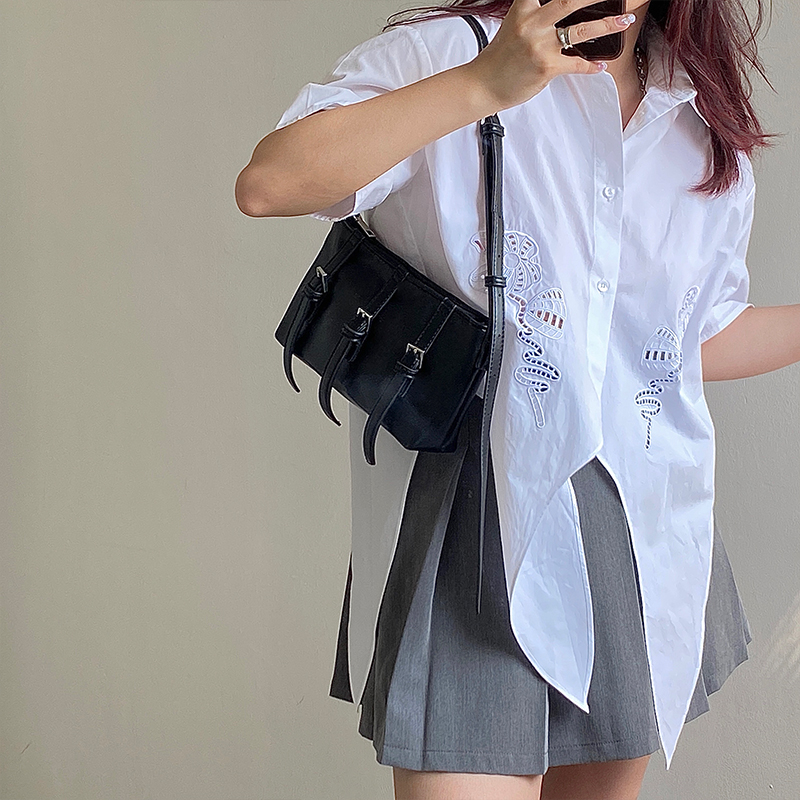 2024 Nischendesign Crossbody Damengürtel personalisierte Einzelschulter Unterarm lässig neue trendige und würzige Mädchentasche_voghion.com