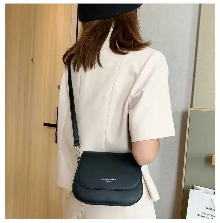 Sac à bandoulière tendance en cuir PU pour femme, sacoche à rabat de couleur unie, simple, à la mode, pochette C241021_voghion.com