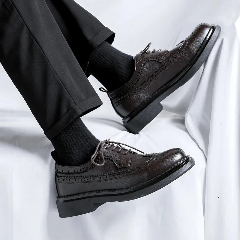 Novos sapatos Brogues clássicos da moda para homens Oxfords com cadarço em couro preto formal para festa de casamento 240614_voghion.com