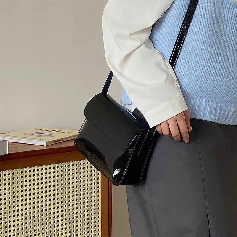 Weinrot PU Unterarm 2023 Neue Damen Vintage Lack Leder Glänzende Schnalle Einzelne Schulter Tasche Elegante Crossbody Ba241210_voghion.com