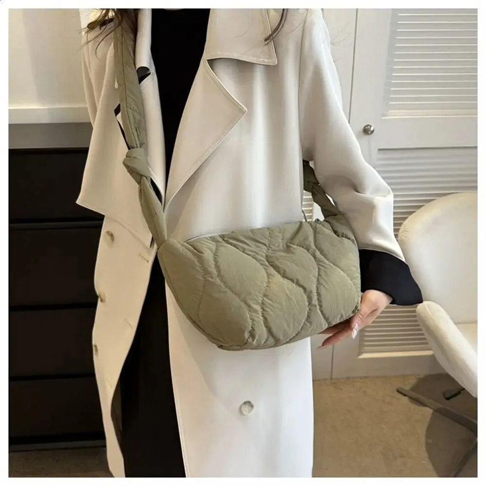 Large Capacity Quilted Shoulder Bag Women Puffy Padded Handbag_voghion.com
