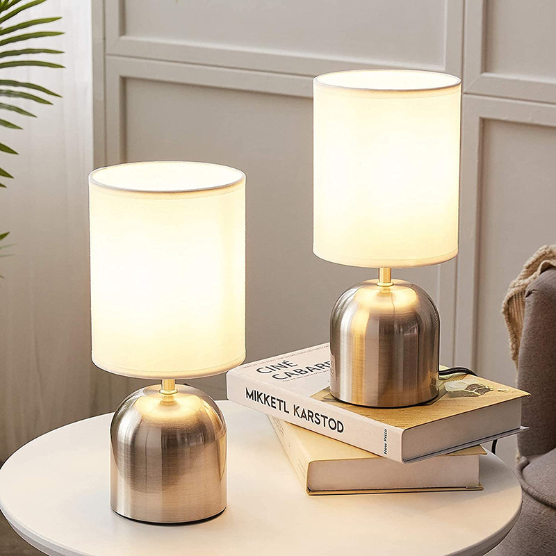 Nouvelle lampe de chevet LED minimaliste moderne à intensité réglable pour la protection des yeux, pour la chambre à coucher, le bureau