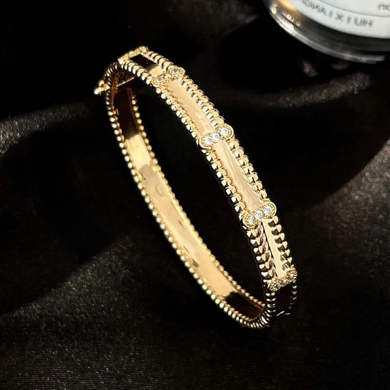 Elegant Fashion Man Woman Chain Wedding Bracelets Necklaces Special Design Jewelrys_voghion.com