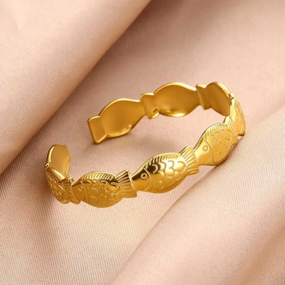 Pulsera con amuletos de pez para mujer en acero inoxidable_voghion.com