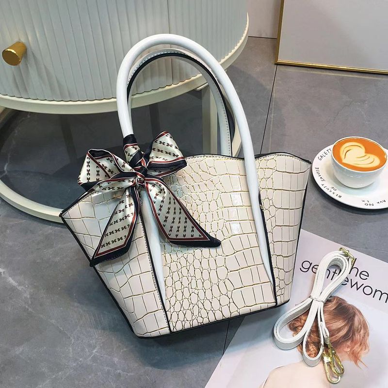 2024 Neue vielseitige explosive Umhängetasche für Damen Handheld Damenmode Einfache große Tasche_voghion.com