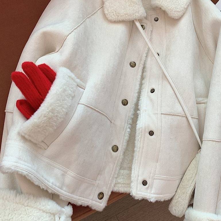 Giacca in shearling beige da donna oversized con scollo quadrato_voghion.com