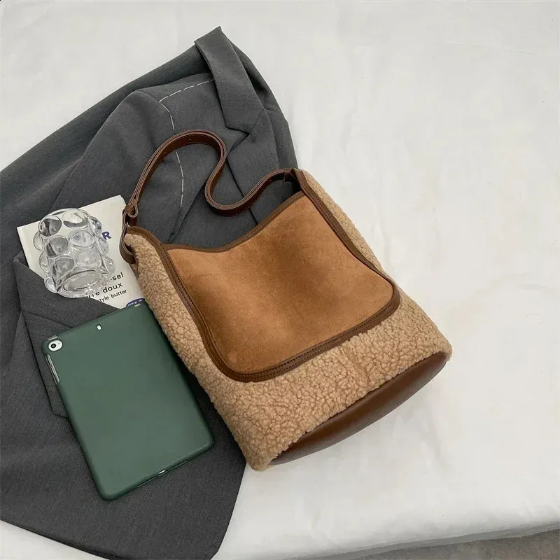 Trendy fashion Lamb Wool Shoulder Bucket Women Handbags And Purse 2024 cute Ladys Suede Leather Messenger Bag 240907_voghion.com
