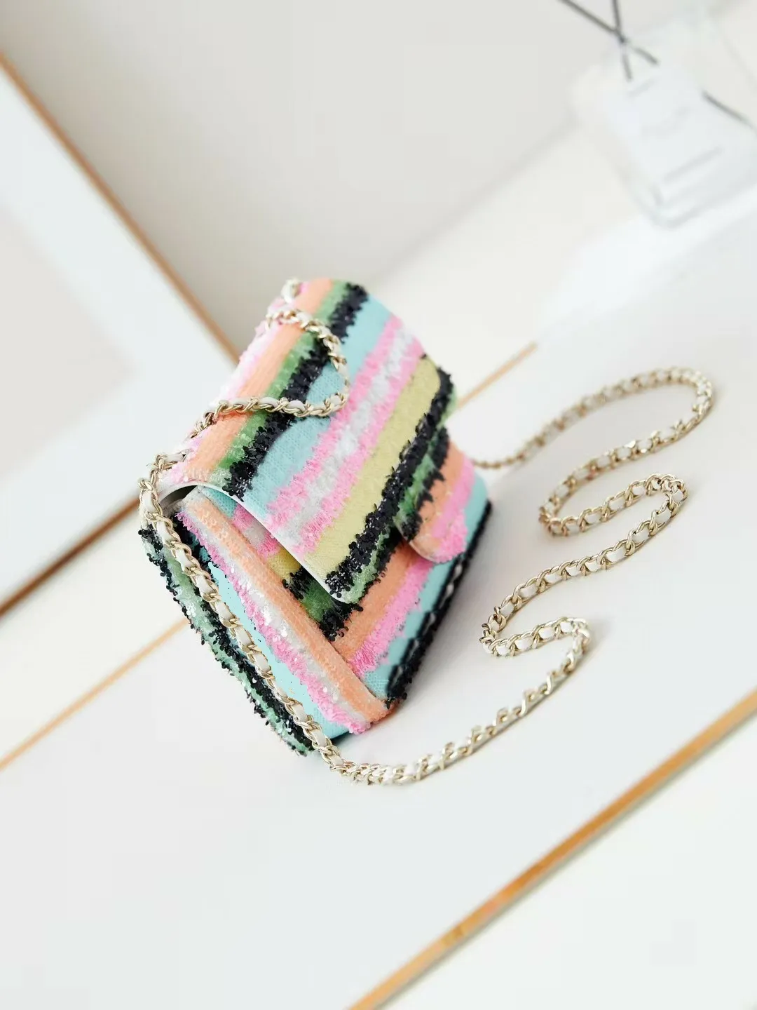 Exquisite Sequin Flap Bag - Dazzling Multicolored Evening Handbag With Gold Hardware And Chain Shoulder Strap_voghion.com