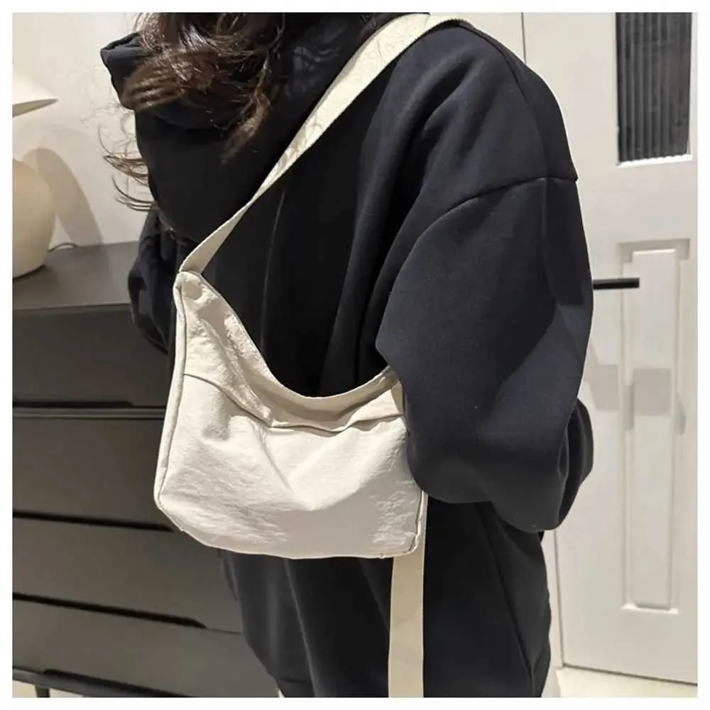 Simple Large Capacity Shoulder Messenger Crossbody Bag For Women_voghion.com