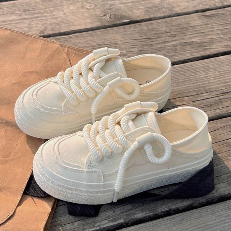 Two pairs of canvas worn by lazy people, one foot pedag and half mopping small white for women. 2024 summer new niche_voghion.com