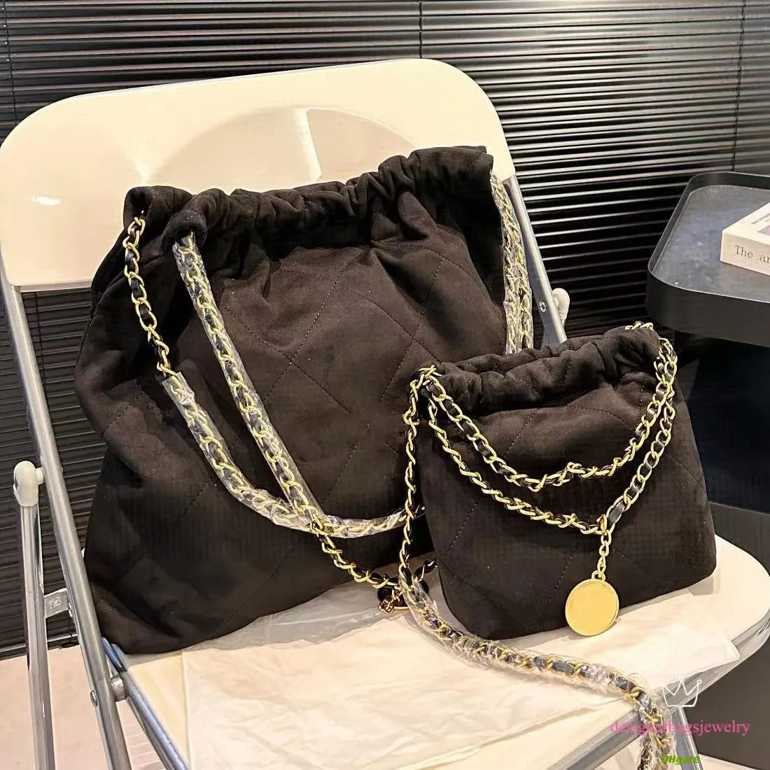 Shearling Tote Bag: Cozy Winter Handbag, Shoulder Bag With Gold Hardware, Lightweight Bucket Crossbody Purse_voghion.com