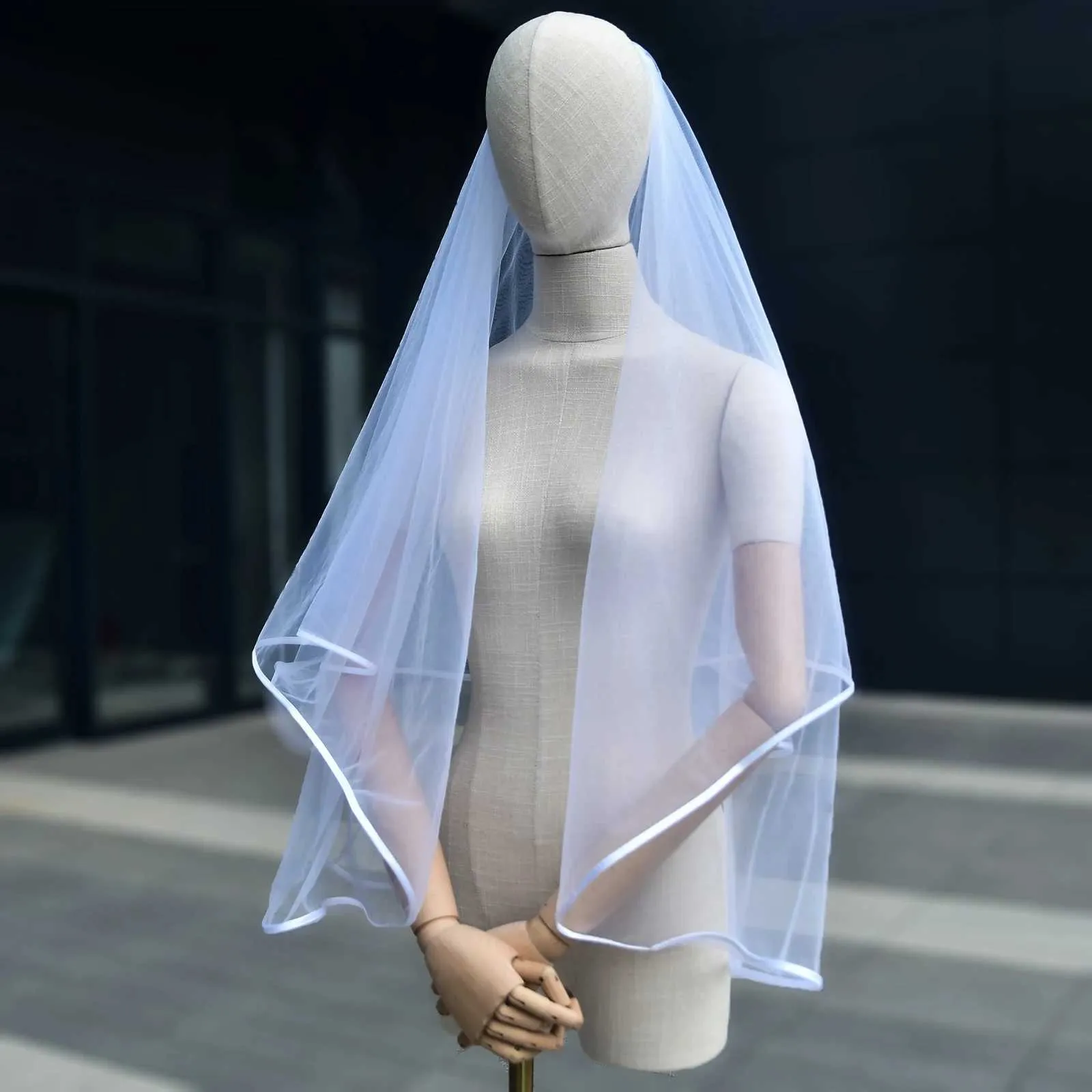 Voile de mariée à 2 niveaux avec bord en ruban, longueur cathédrale, devant et derrière, en tulle italien souple, V97_voghion.com
