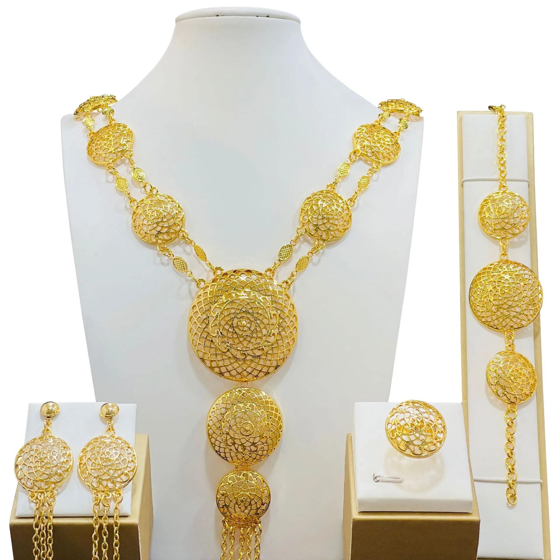 Set di gioielli placcato oro con collana a nappe e orecchini_voghion.com