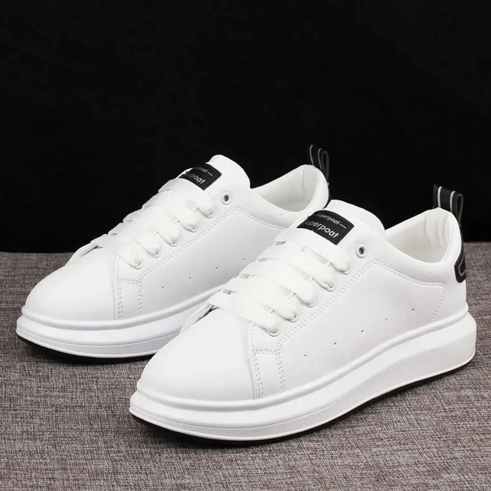 Scarpe da passeggio/tennis comode, casual e con suola spessa, da uomo e da donna, bianche e sportive_voghion.com