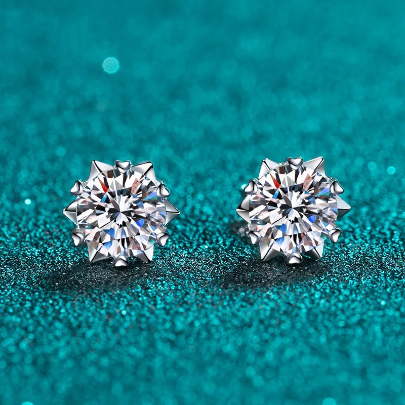 Orecchini con diamanti da 0,6 ct a 2,0 ct di colore D in argento sterling placcato in platino e moissanite con chiusura a vite_voghion.com