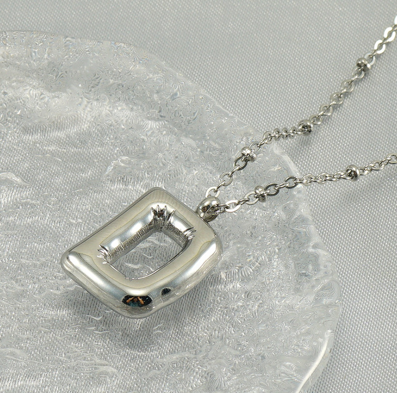 Collier avec pendentif lettre initiale bijou acier inoxydable_voghion.com