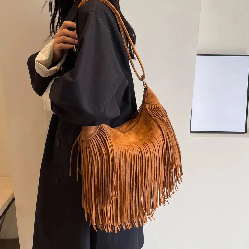 Borse a tracolla in pelle scamosciata con nappe e frange da donna 2024 Borsa a tracolla da donna alla moda Borsa a mano Tote Marrone Nero_voghion.com