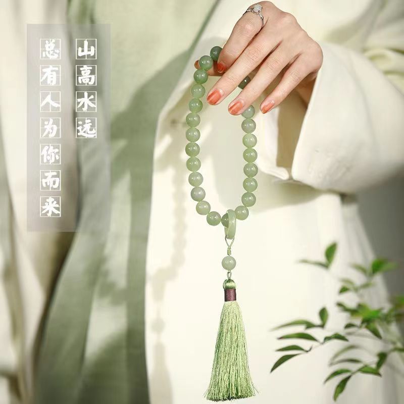 Qingqing Zijin Wraps Her Fingers, Soft Beads, Girl Plate Play, Quiet Heart, Handheld Hands, Ancient Style, Playing with_voghion.com
