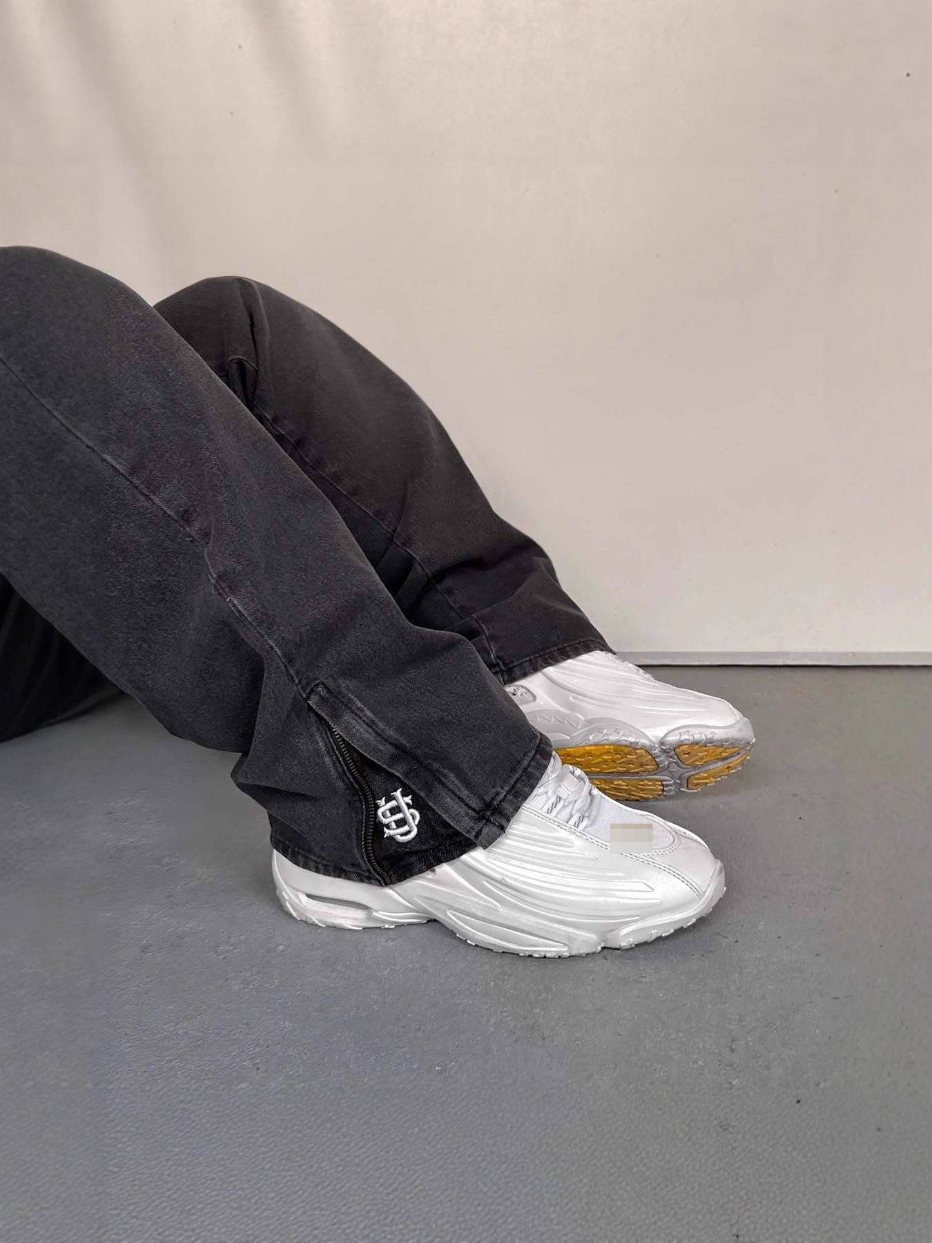 Men’s Vintage Washed Denim Jeans – US Flag Embroidered Straight Leg, Retro Patriotic Pants