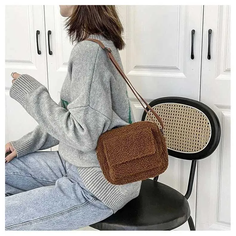 New Plush Fabric Womens Shoulder Crossbody Small Fashion Lambs Wool Fluffy Fur Winter Female Bag Designer_voghion.com