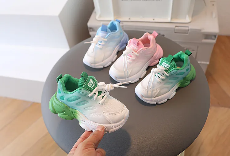 Dekliške unisex mešane barve zračne superge s platformo 2024 otroške priložnostne mrežaste lahke športne superge Cutefeet_voghion.com